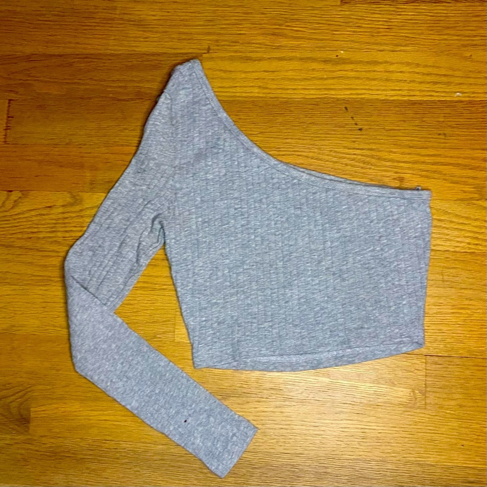One sleeved crop top